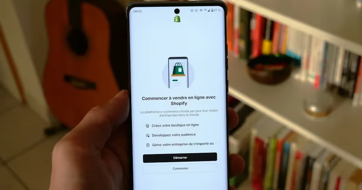 Boutique Shopify affichée sur un écran