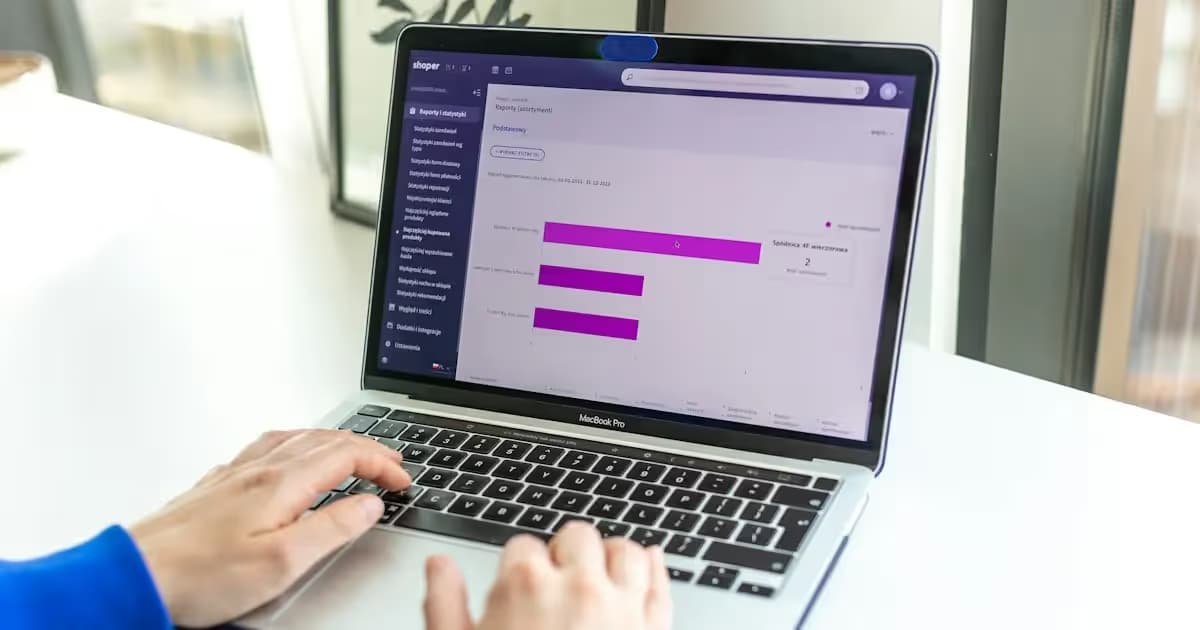 Boutique Shopify affichée sur un écran