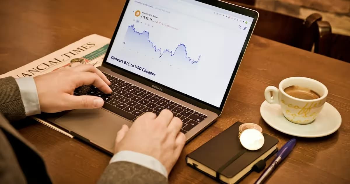 Courbes de statistiques de trafic sur un ordinateur portable