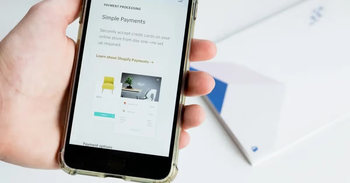 Boutique Shopify affichée sur un écran