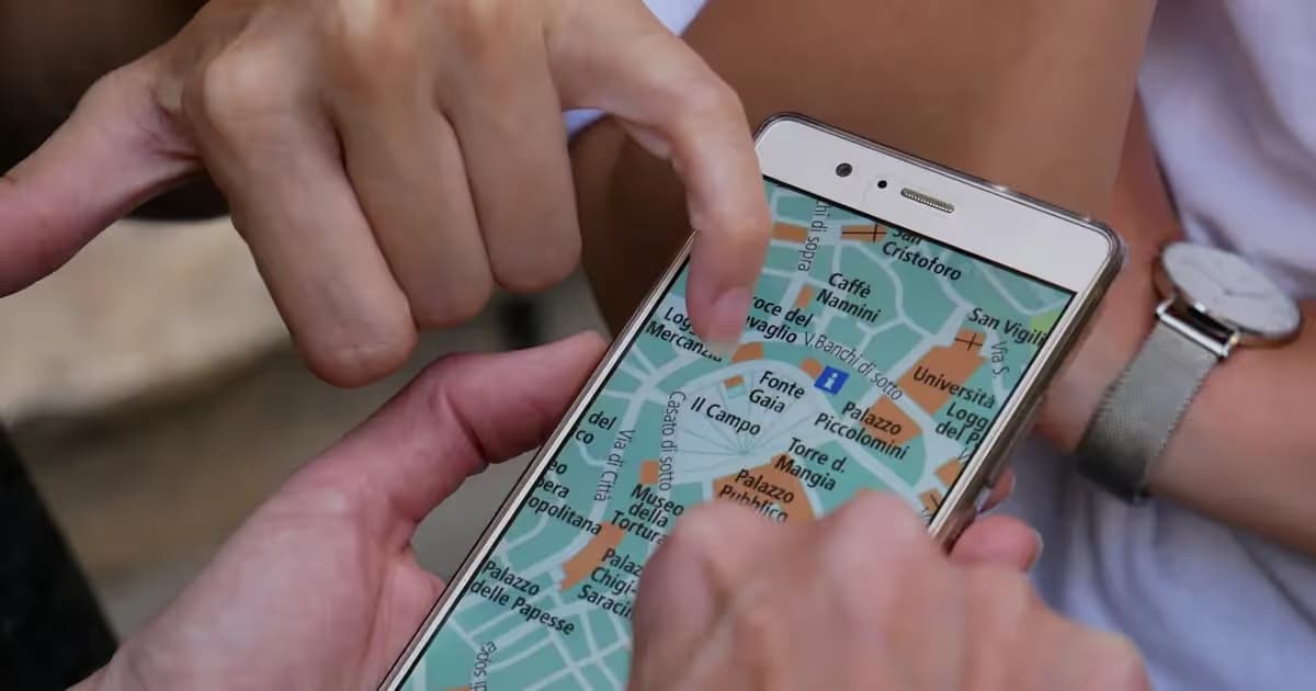 Carte affichée sur l'écran d'un smartphone