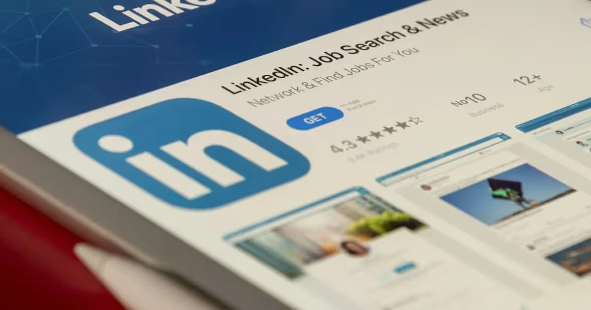 LinkedIn affiché sur un écran
