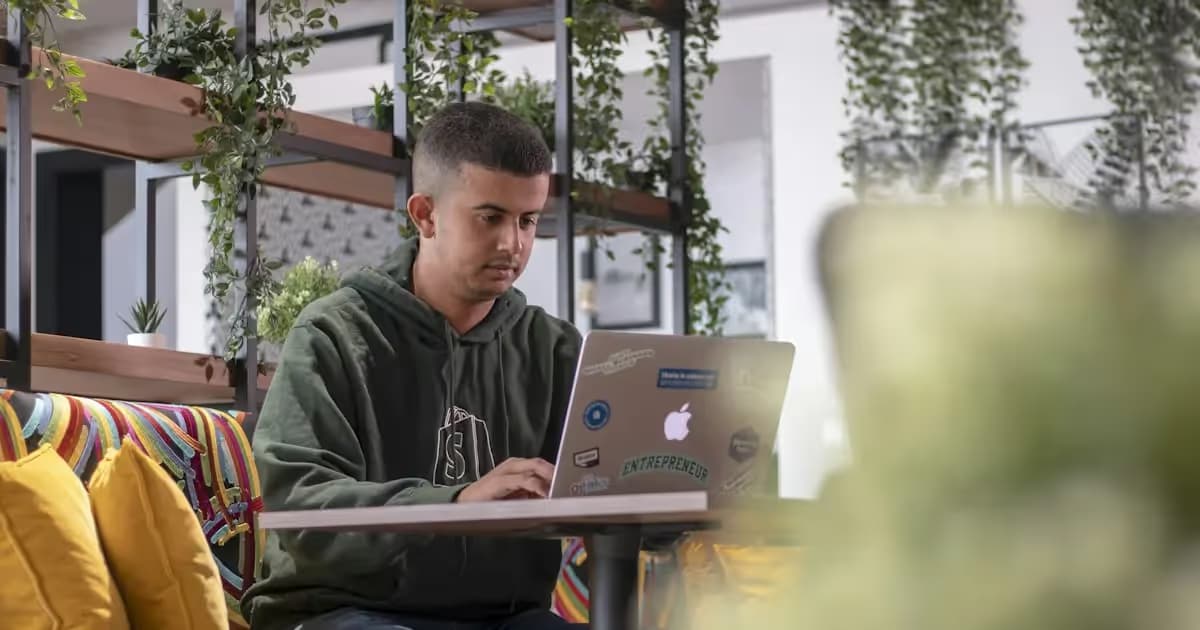Boutique Shopify affichée sur un écran