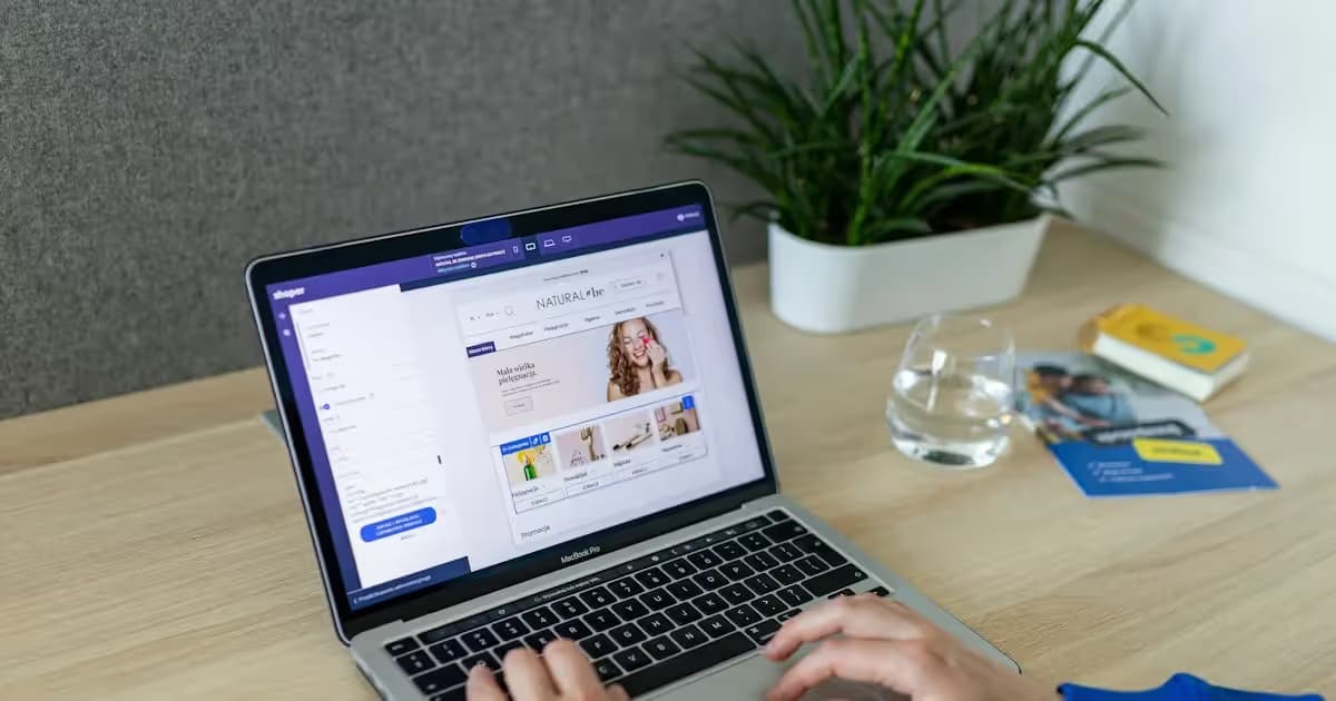 Boutique Shopify affichée sur un écran