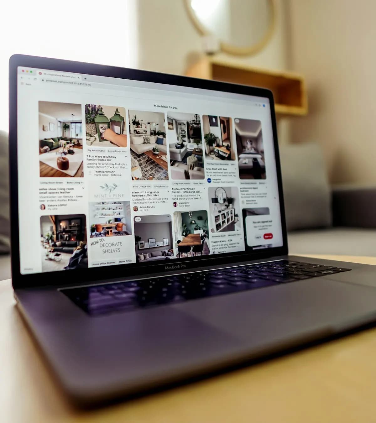Ordinateur portable affichant un site web